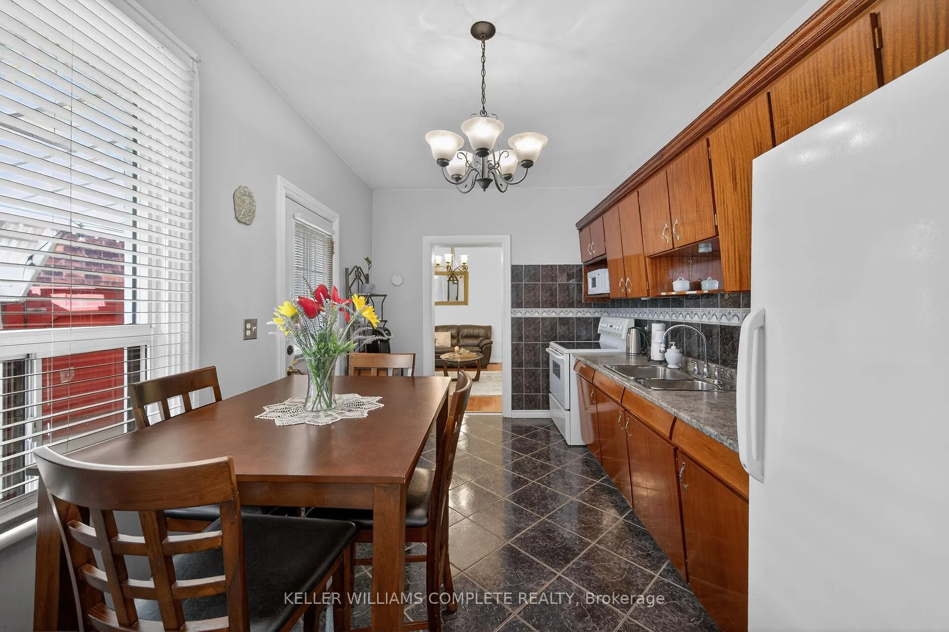 Photo 12 of 142 Ray Street N, Hamilton, Strathcona — HOMEH