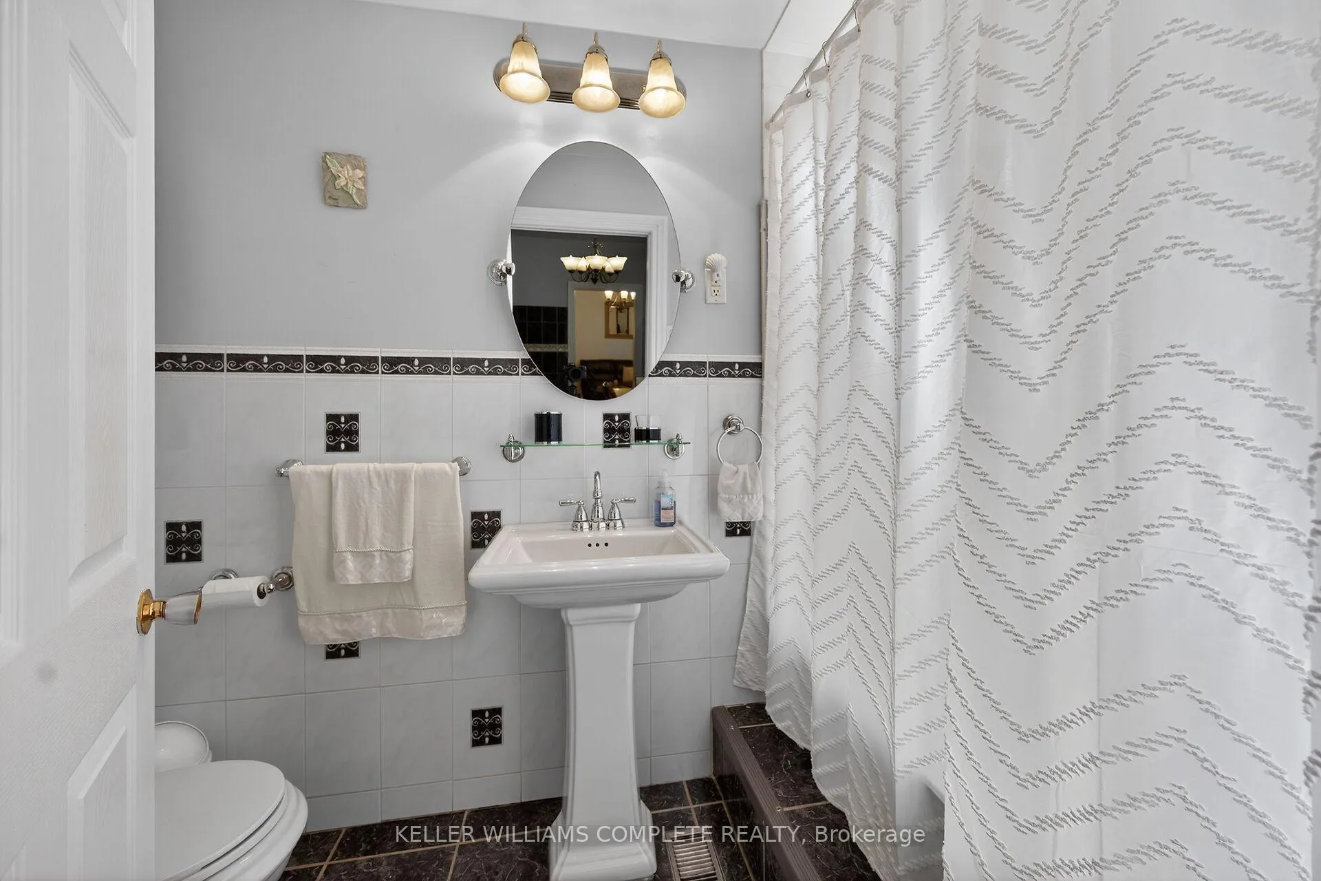 Photo 14 of 142 Ray Street N, Hamilton, Strathcona — HOMEH