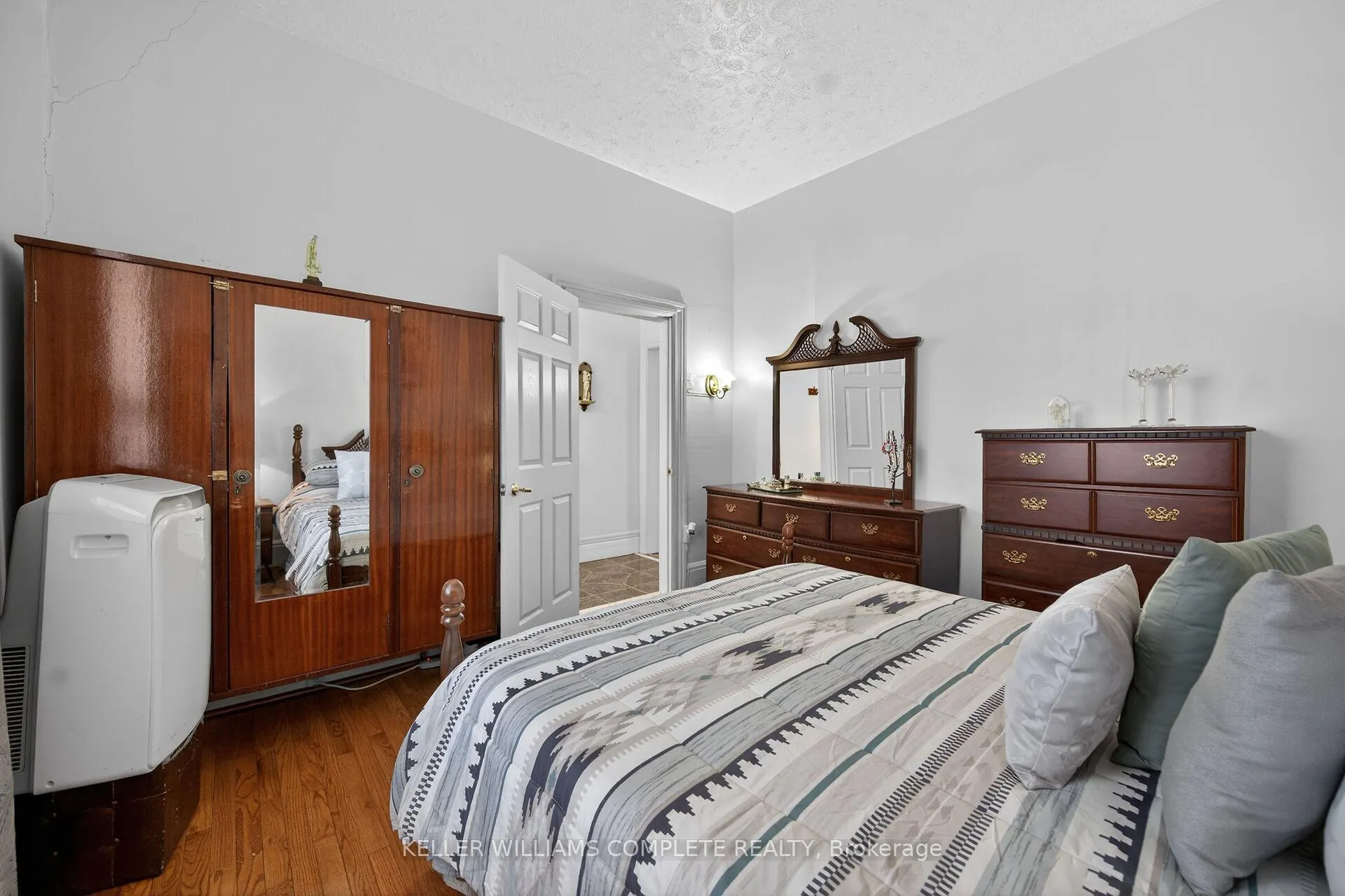 Photo 17 of 142 Ray Street N, Hamilton, Strathcona — HOMEH