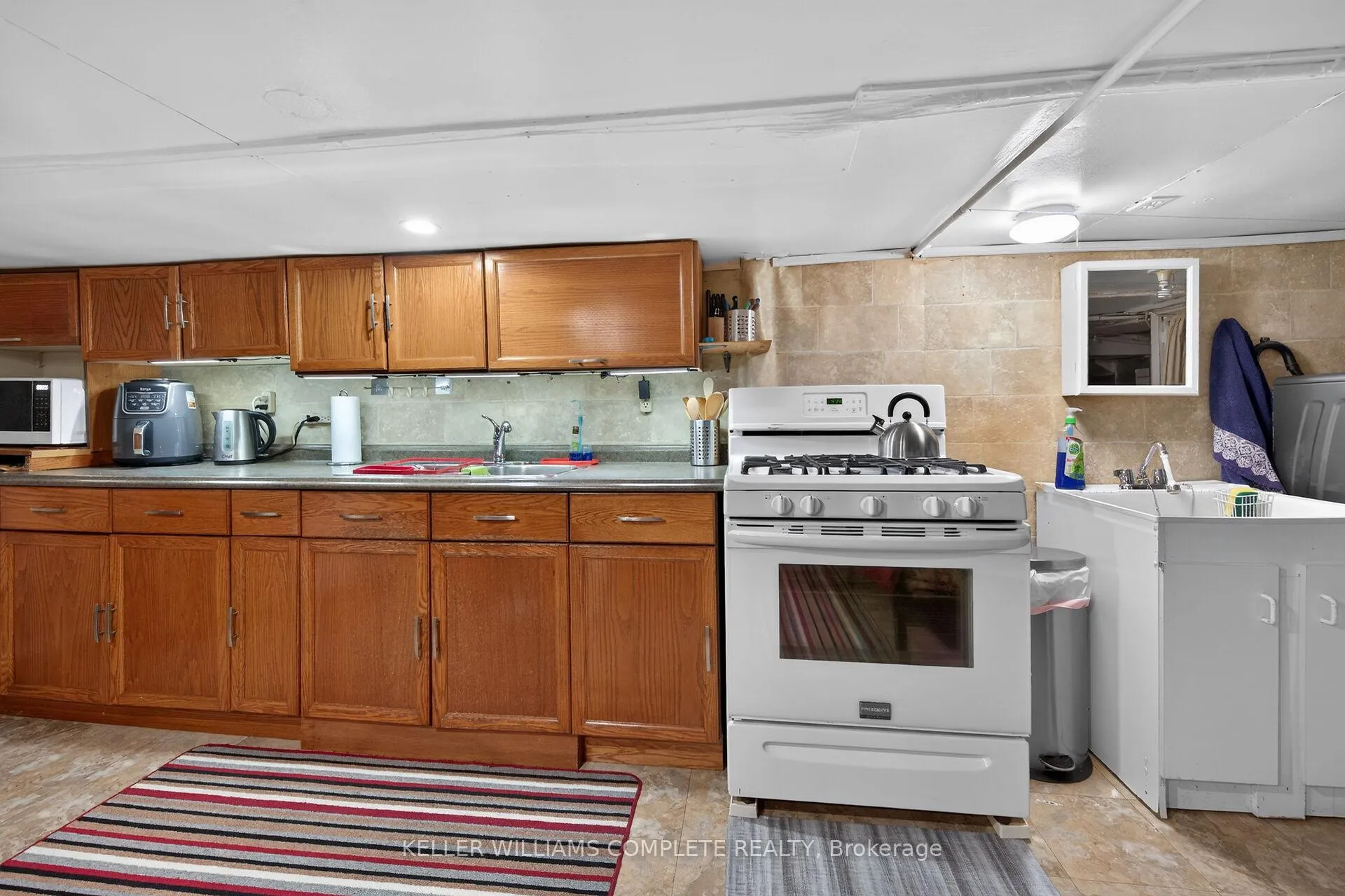 Photo 27 of 142 Ray Street N, Hamilton, Strathcona — HOMEH
