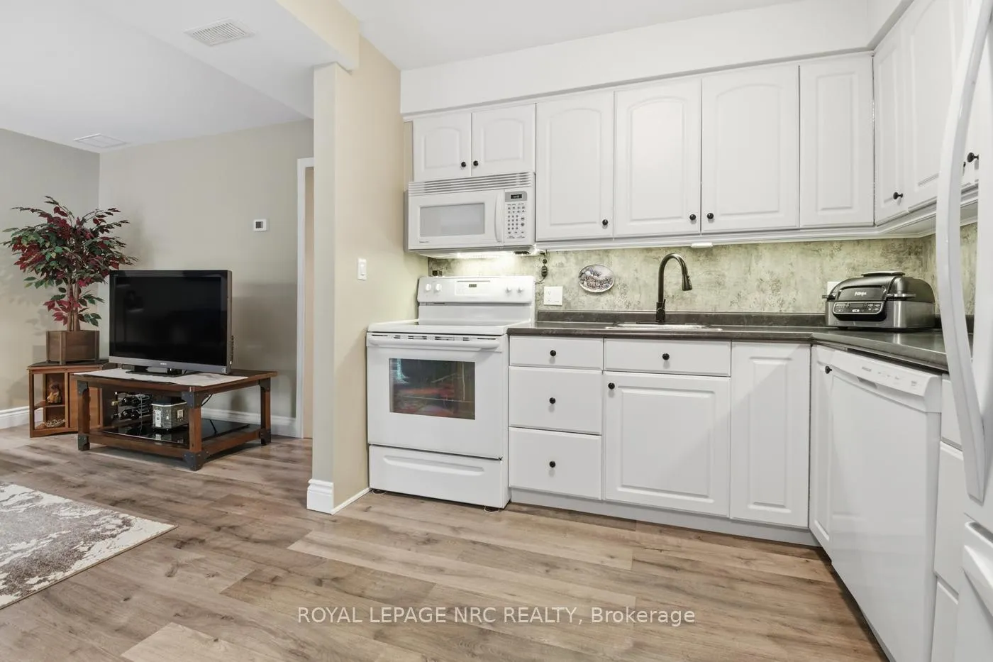 Photo 14 of Unit 61, 151 Parnell Road, St. Catharines, Vine/Linwell — HOMEH