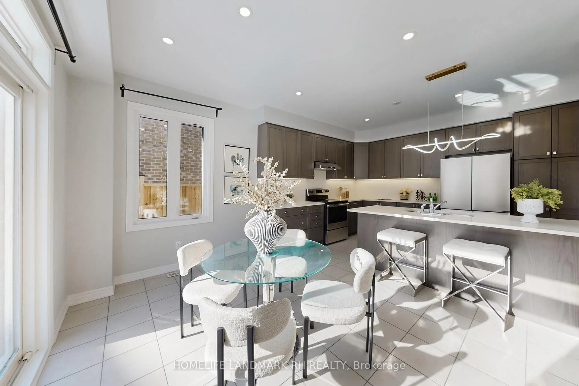 Photo 4 of 207 Ronald Hooper Avenue, Clarington, Bowmanville — HOMEH