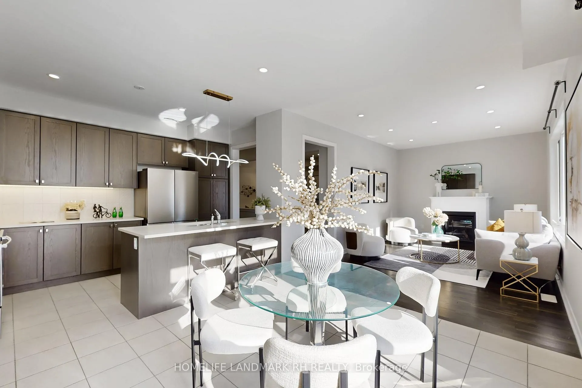 Photo 5 of 207 Ronald Hooper Avenue, Clarington, Bowmanville — HOMEH