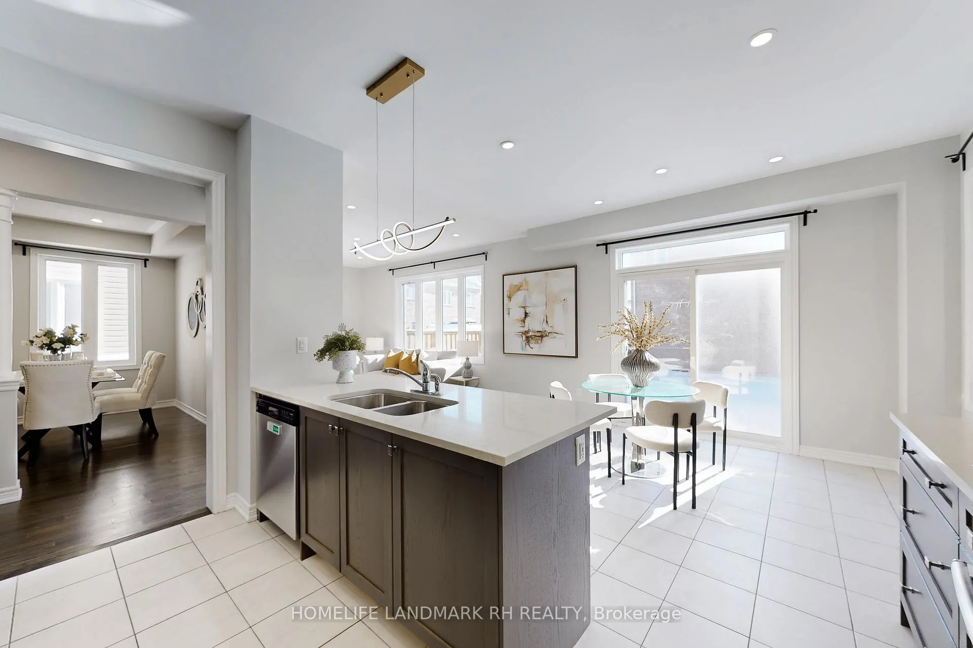 Photo 10 of 207 Ronald Hooper Avenue, Clarington, Bowmanville — HOMEH