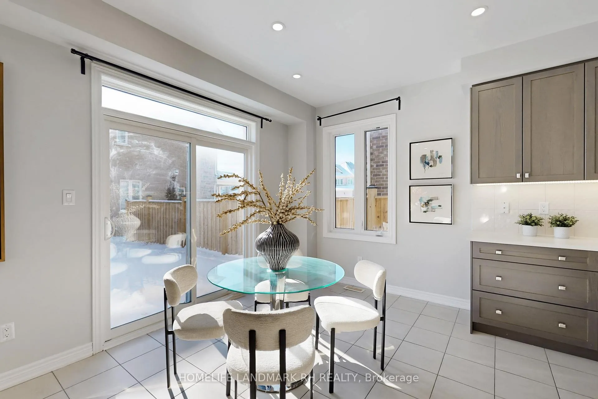 Photo 11 of 207 Ronald Hooper Avenue, Clarington, Bowmanville — HOMEH