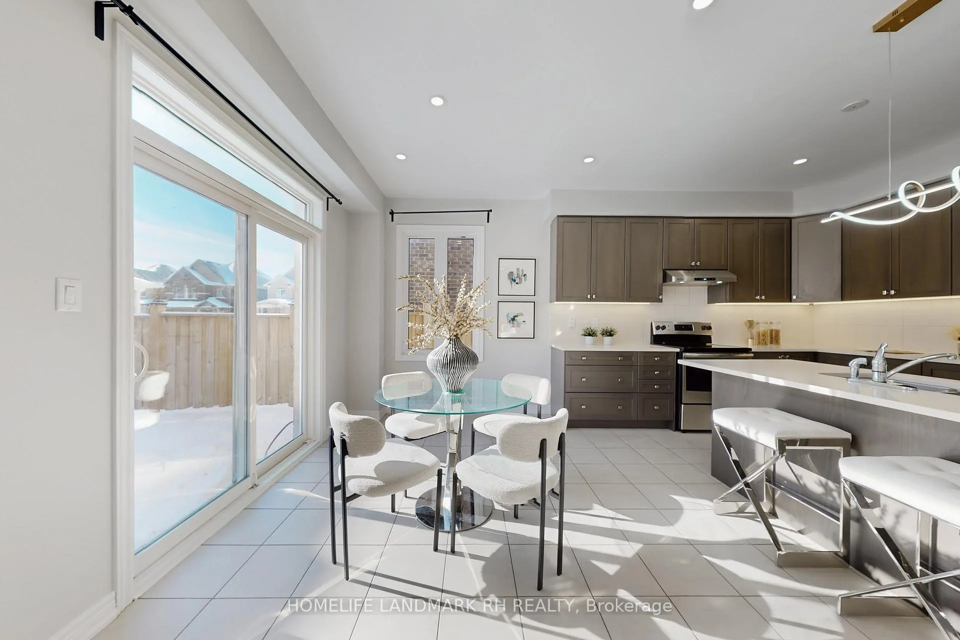 Photo 13 of 207 Ronald Hooper Avenue, Clarington, Bowmanville — HOMEH