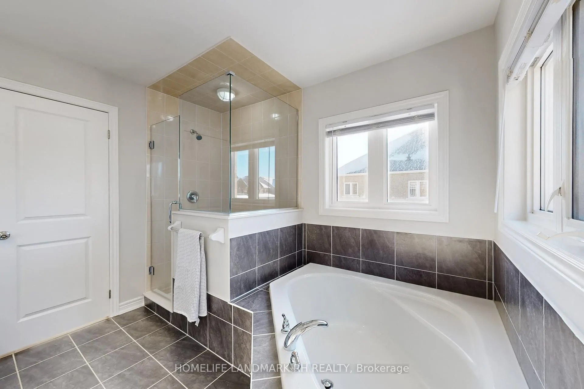 Photo 24 of 207 Ronald Hooper Avenue, Clarington, Bowmanville — HOMEH