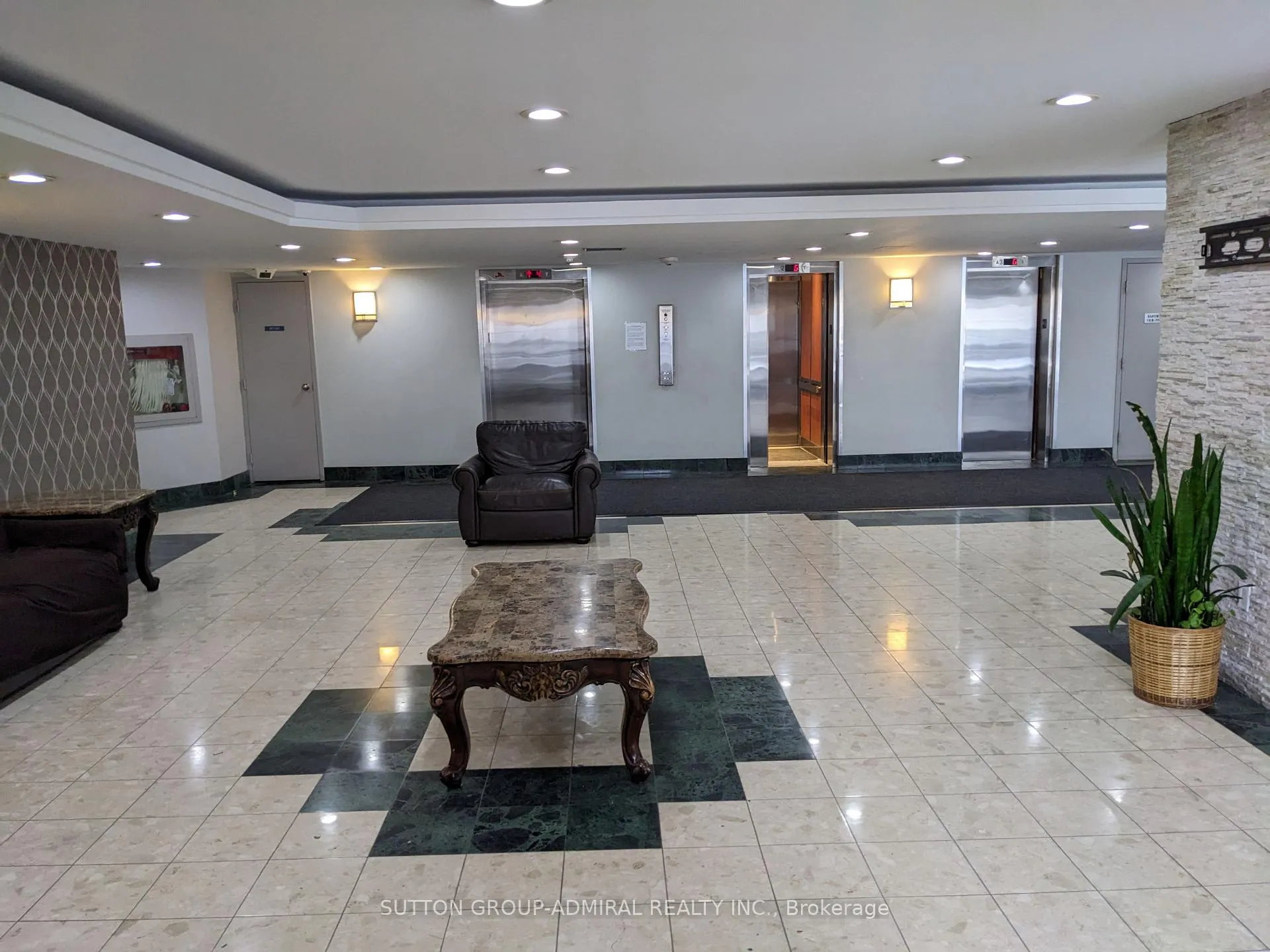 Photo 2 of Unit 610, 41 Markbrook Lane, Etobicoke, Mount Olive-Silverstone-Jamestown — HOMEH