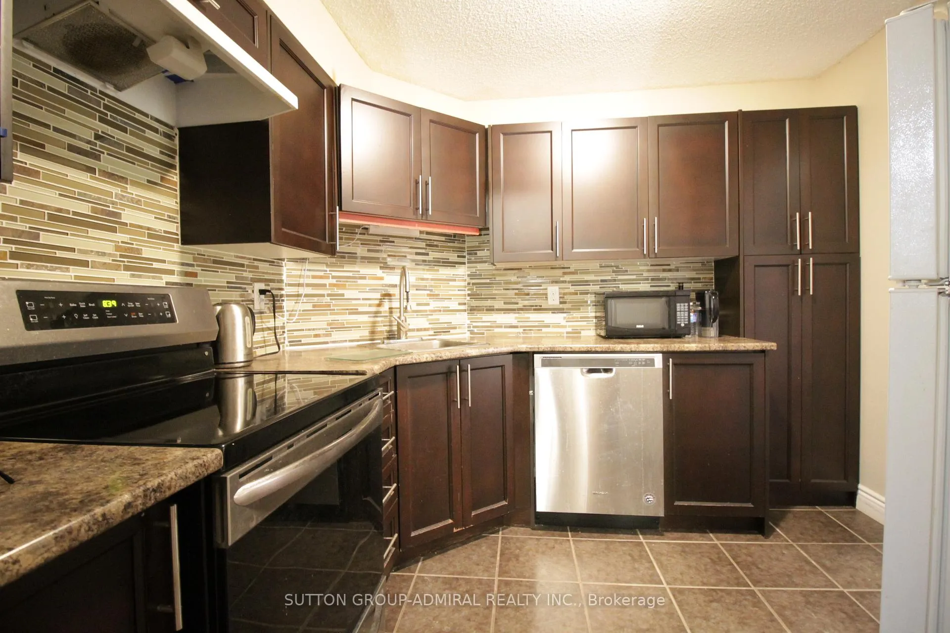 Photo 16 of Unit 610, 41 Markbrook Lane, Etobicoke, Mount Olive-Silverstone-Jamestown — HOMEH