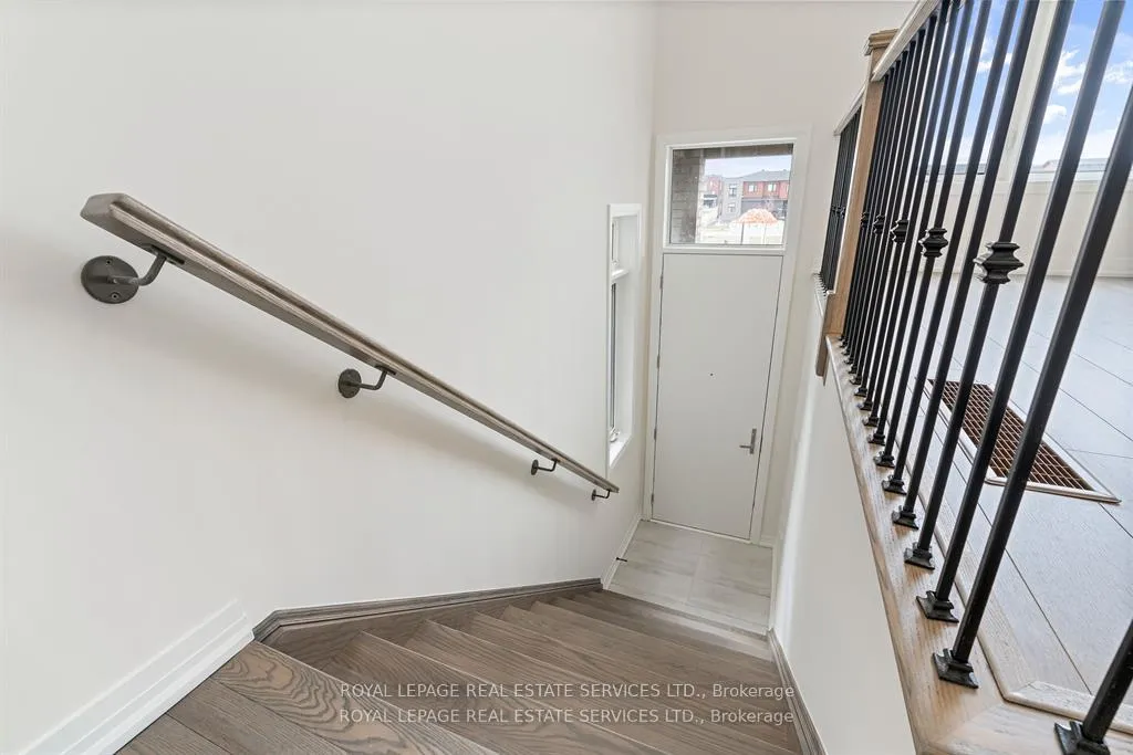 Photo 9 of 27 Cherry Hill Lane, Barrie, Painswick South — HOMEH