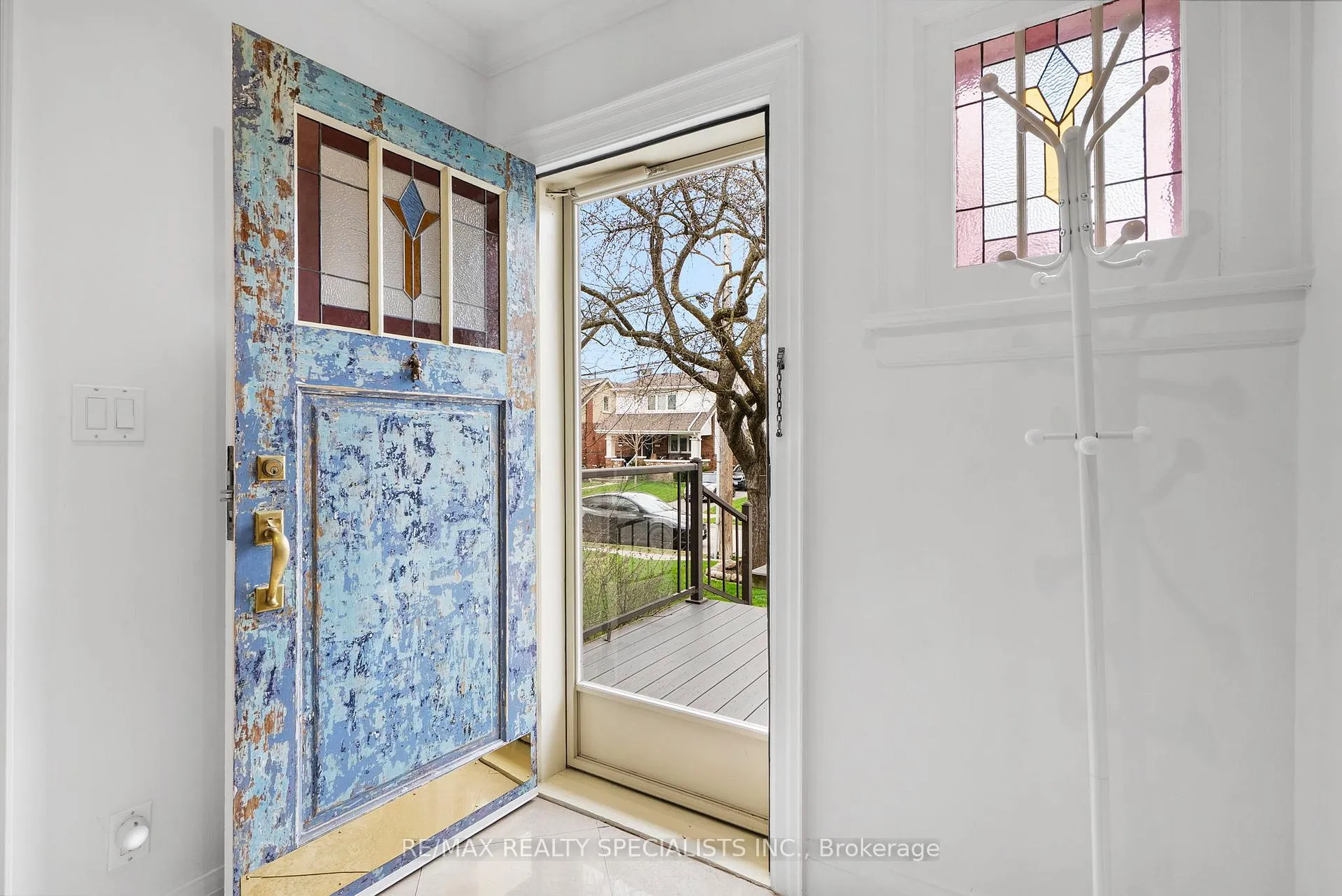 Photo 2 of 18 Dartmouth Crescent, Etobicoke, Mimico — HOMEH