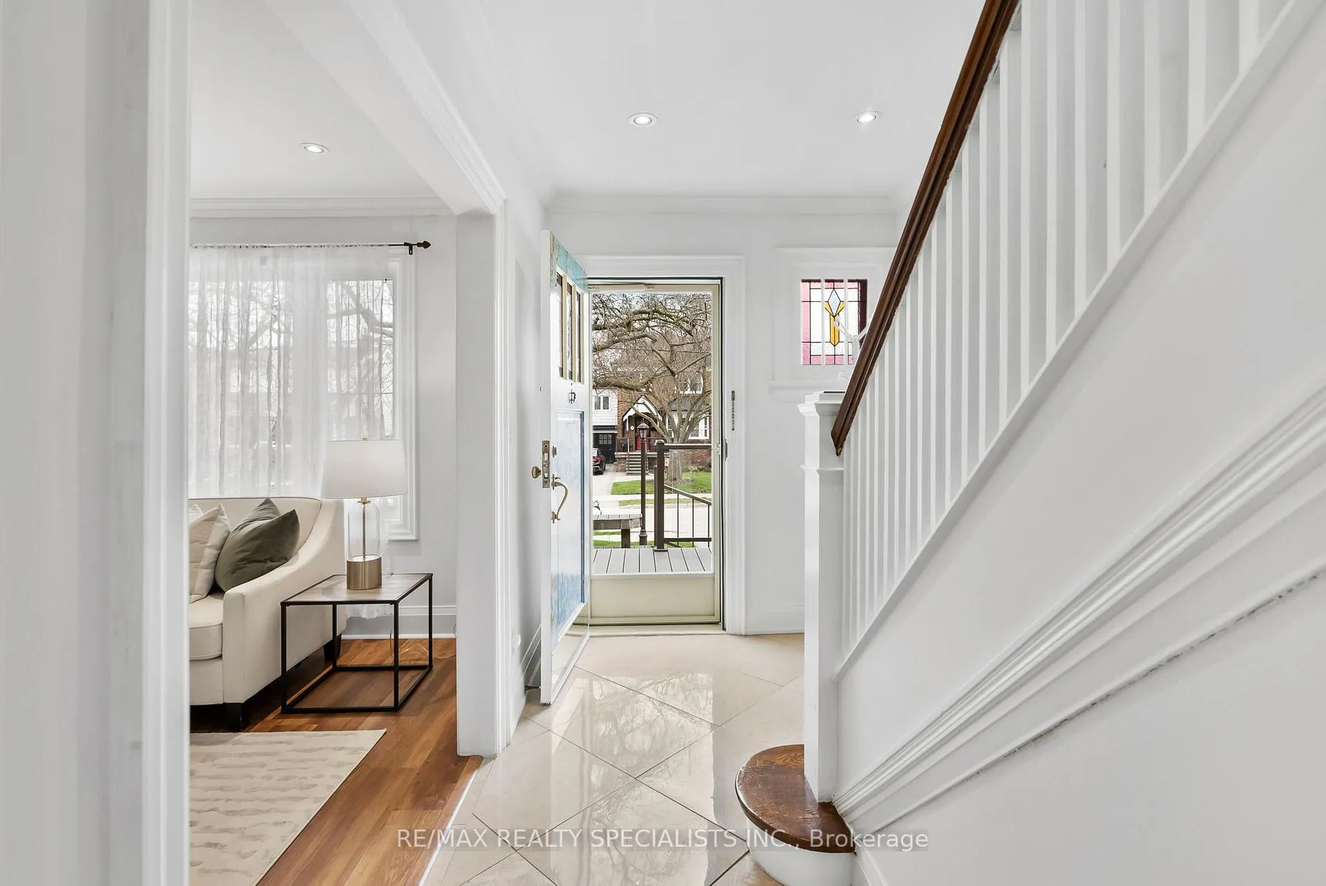 Photo 3 of 18 Dartmouth Crescent, Etobicoke, Mimico — HOMEH