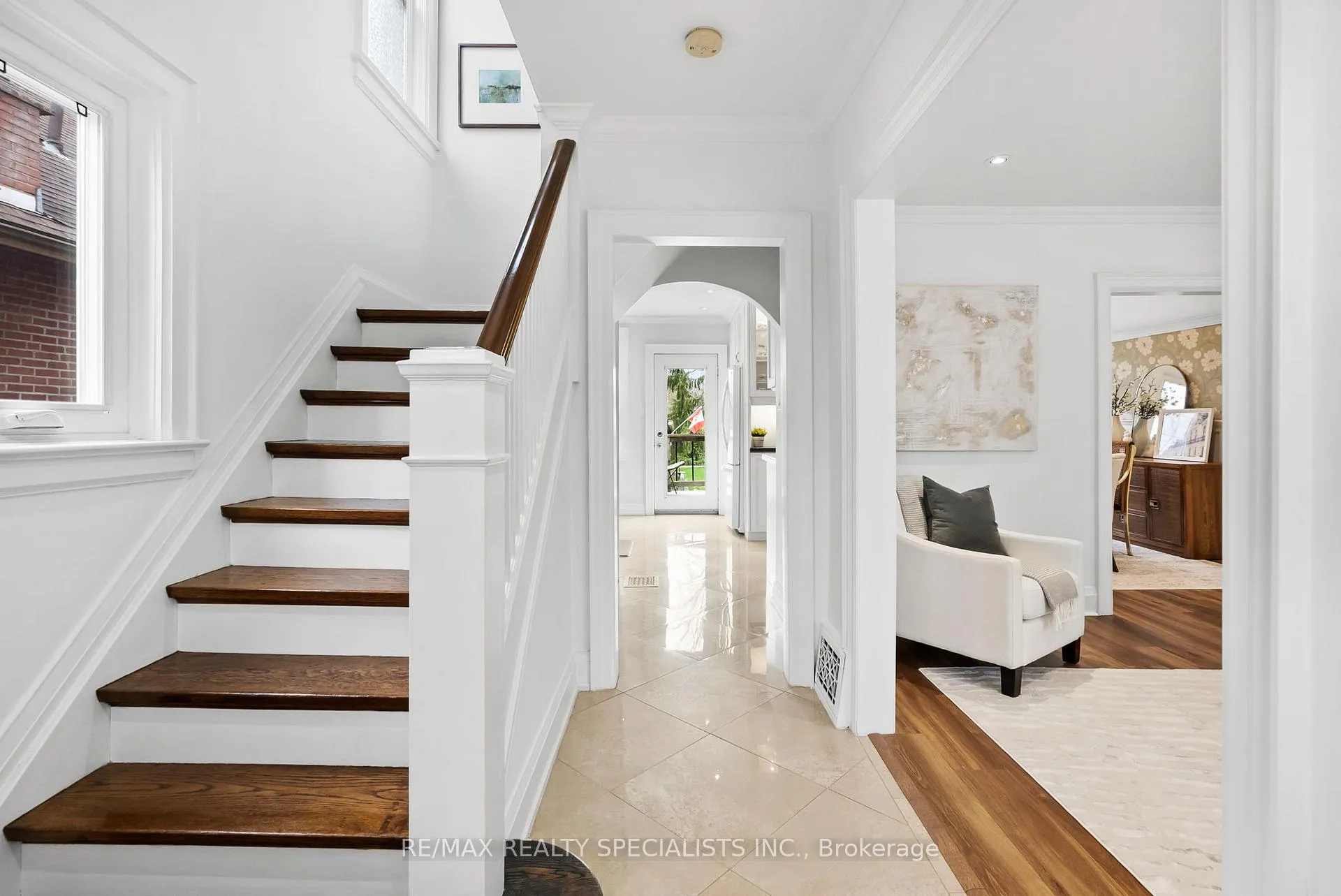 Photo 4 of 18 Dartmouth Crescent, Etobicoke, Mimico — HOMEH
