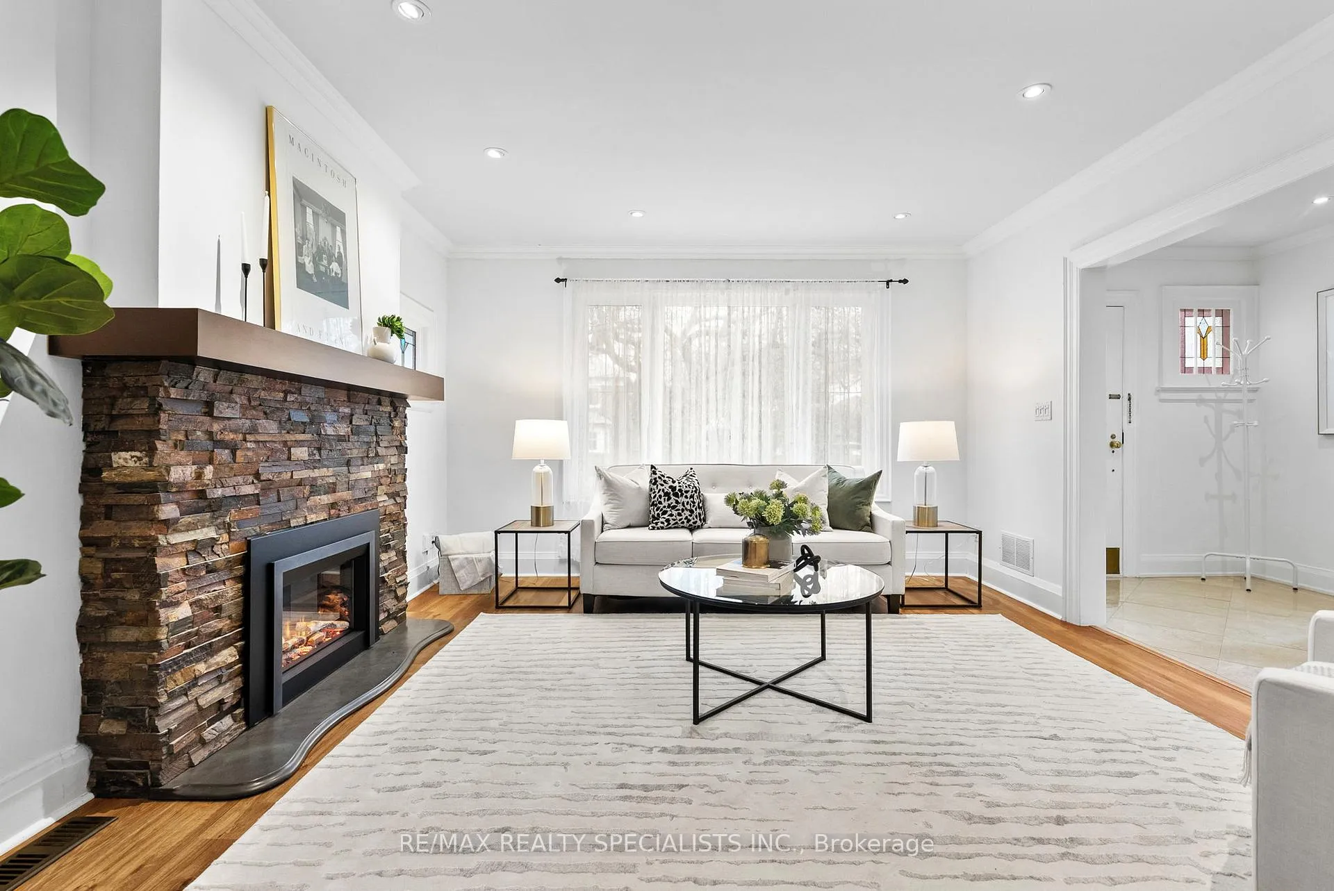 Photo 7 of 18 Dartmouth Crescent, Etobicoke, Mimico — HOMEH
