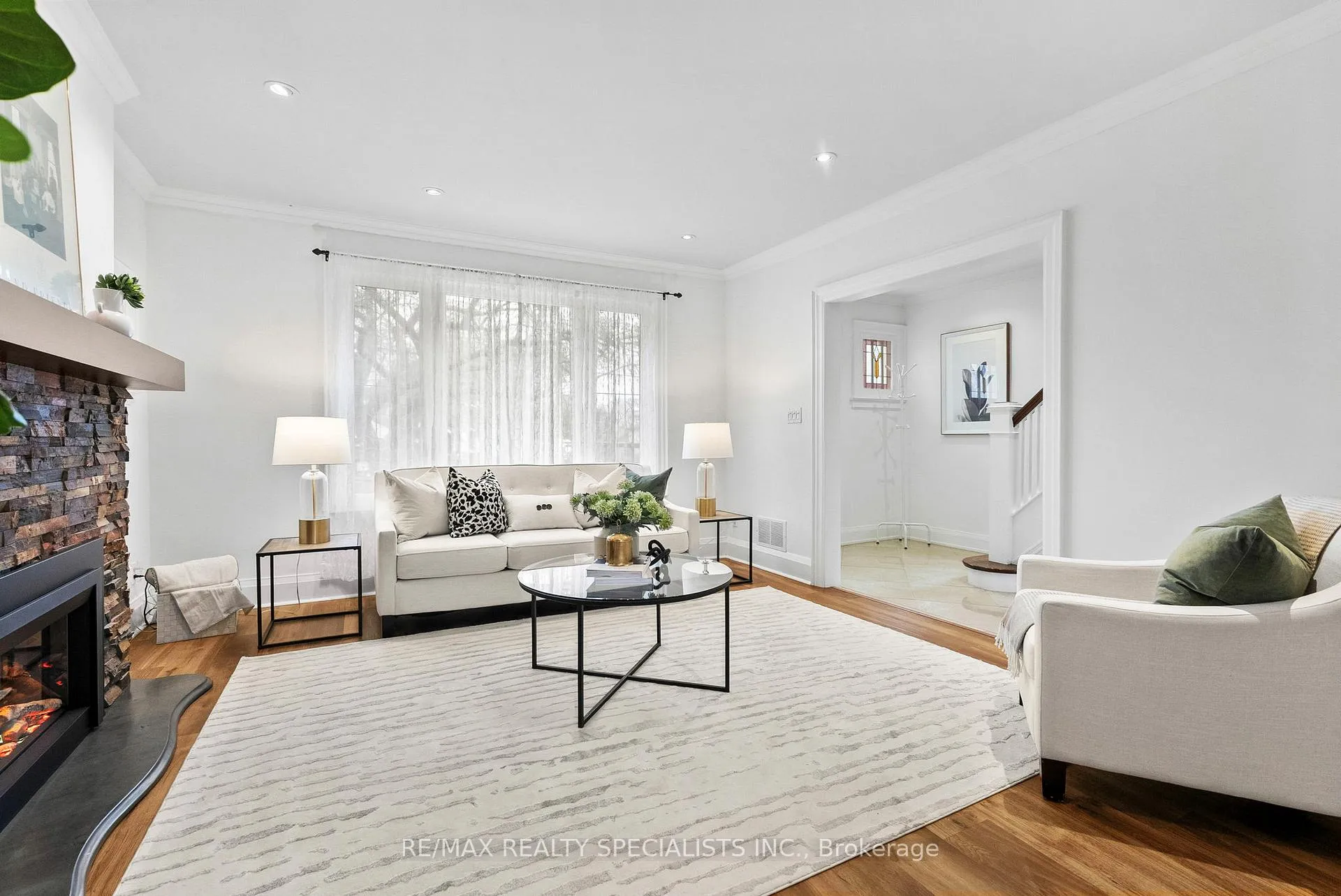 Photo 8 of 18 Dartmouth Crescent, Etobicoke, Mimico — HOMEH