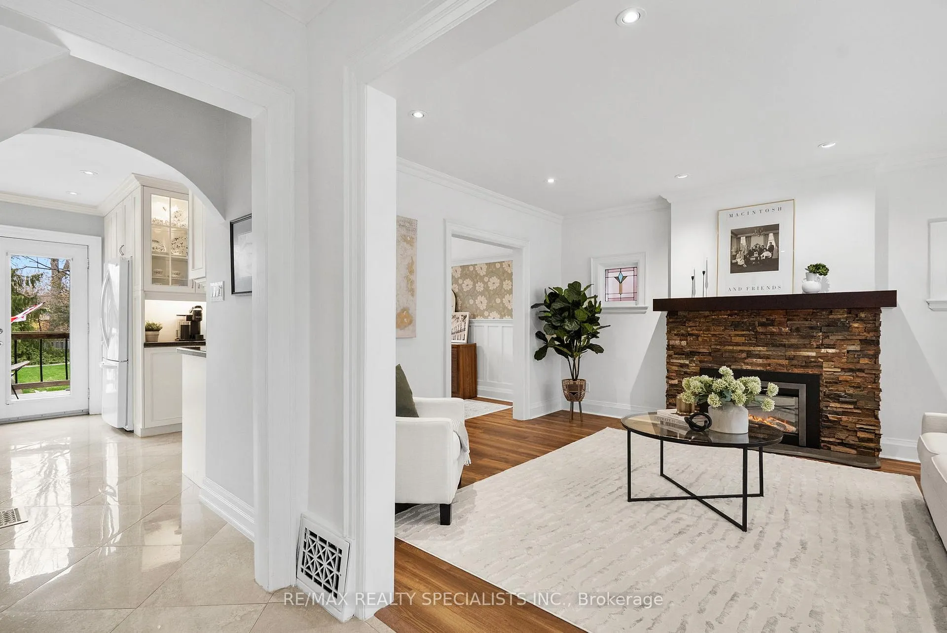Photo 10 of 18 Dartmouth Crescent, Etobicoke, Mimico — HOMEH