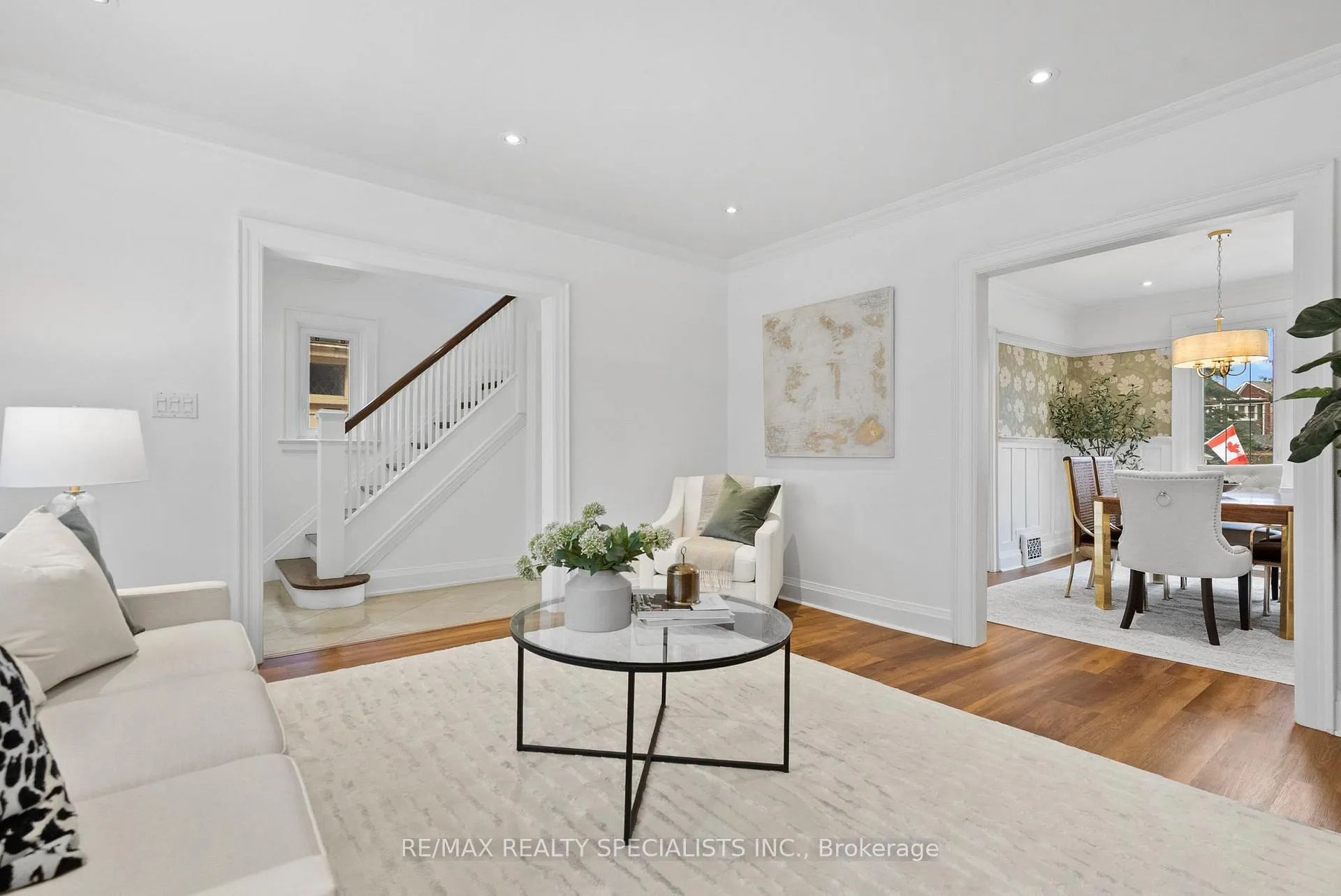 Photo 11 of 18 Dartmouth Crescent, Etobicoke, Mimico — HOMEH