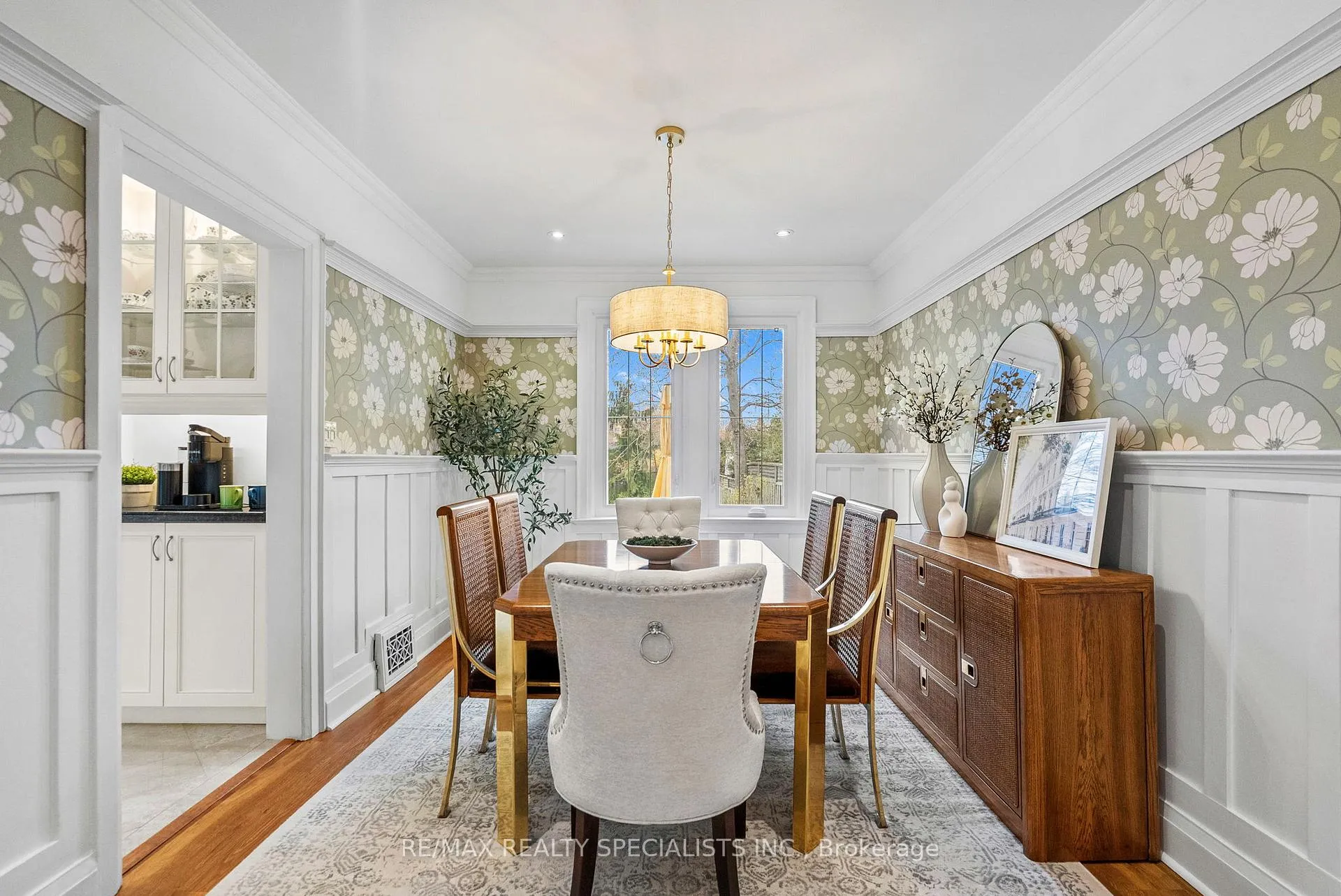 Photo 12 of 18 Dartmouth Crescent, Etobicoke, Mimico — HOMEH