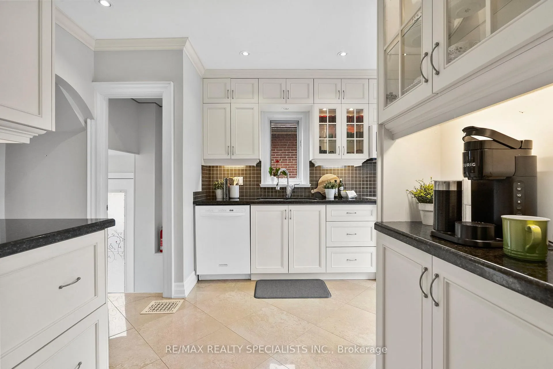 Photo 14 of 18 Dartmouth Crescent, Etobicoke, Mimico — HOMEH
