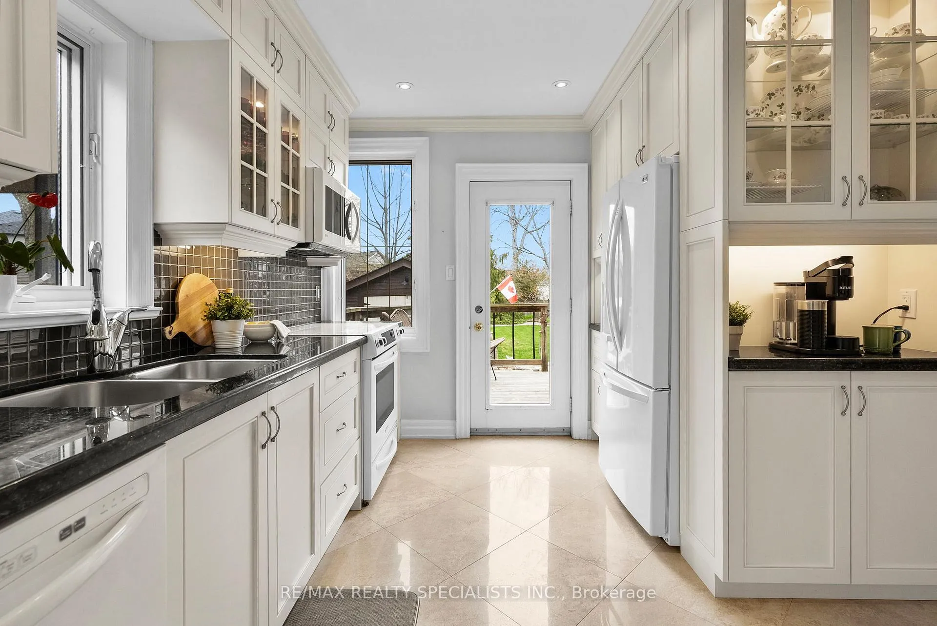Photo 15 of 18 Dartmouth Crescent, Etobicoke, Mimico — HOMEH