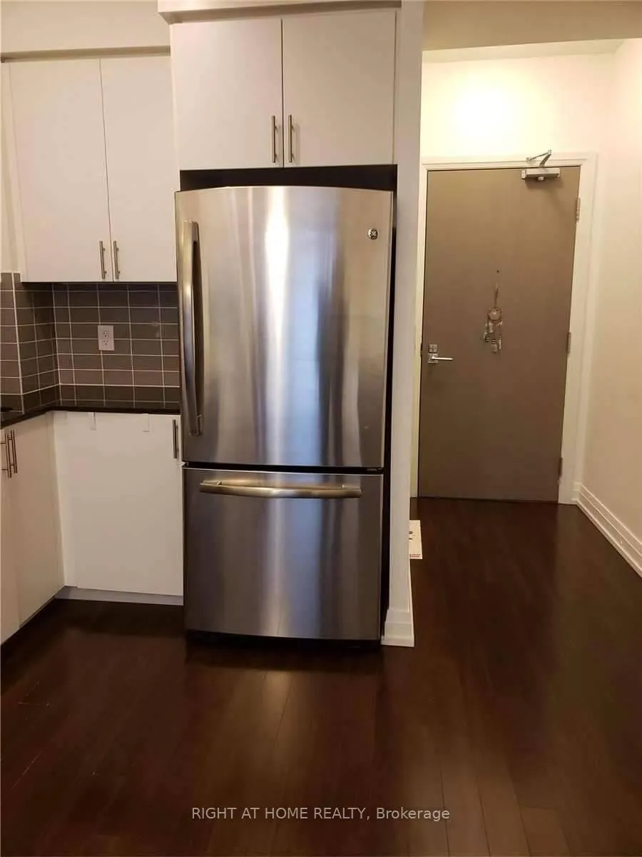 Photo 5 of Unit 631, 7165 Yonge Street E, Markham, Thornhill — HOMEH