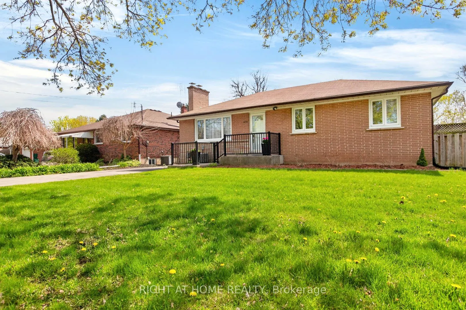 Photo 3 of 874 Francis Road, Burlington, LaSalle — HOMEH