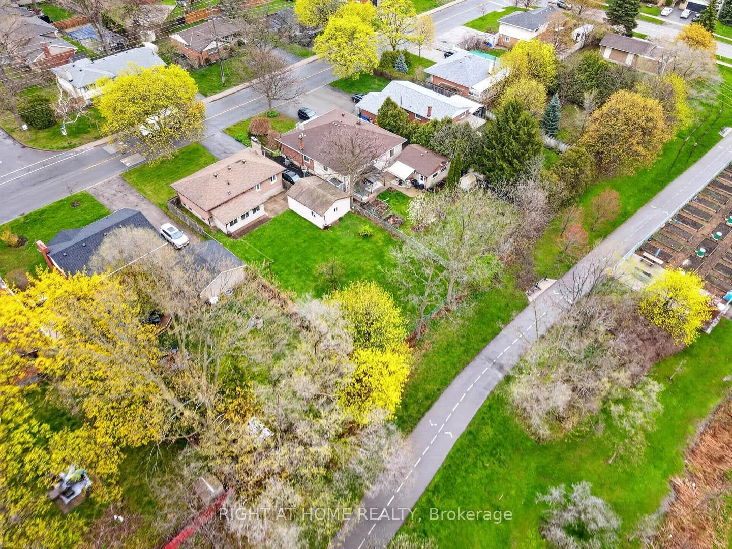 Photo 4 of 874 Francis Road, Burlington, LaSalle — HOMEH