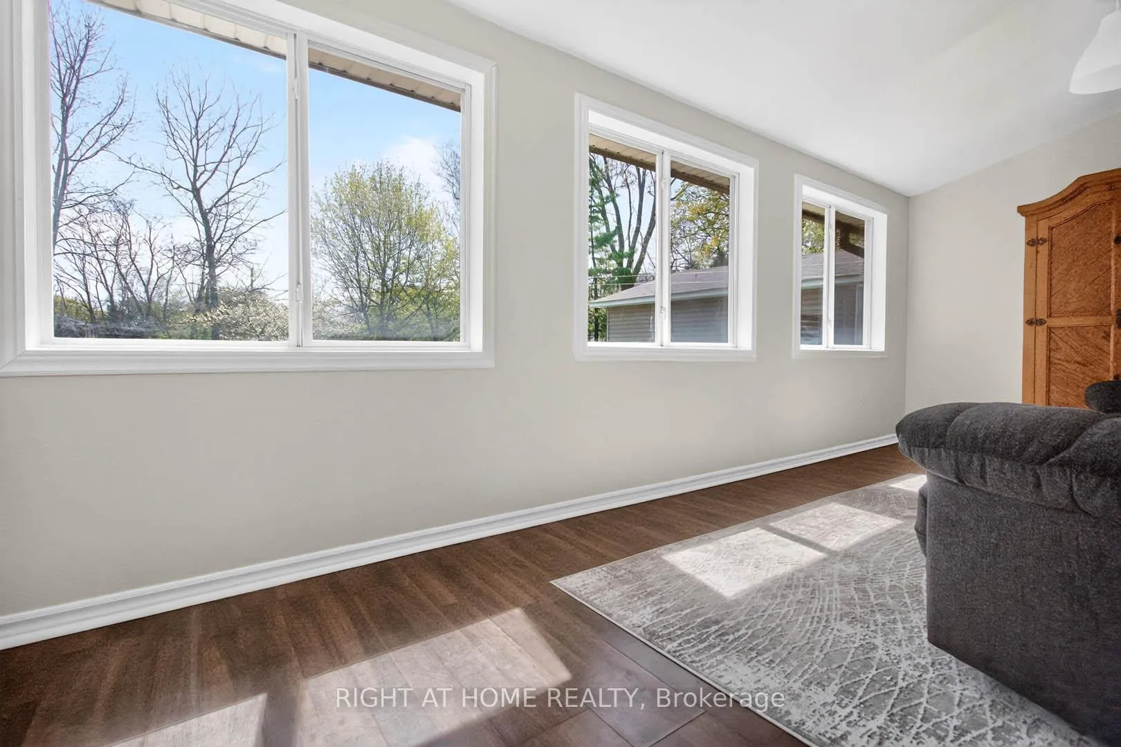 Photo 12 of 874 Francis Road, Burlington, LaSalle — HOMEH