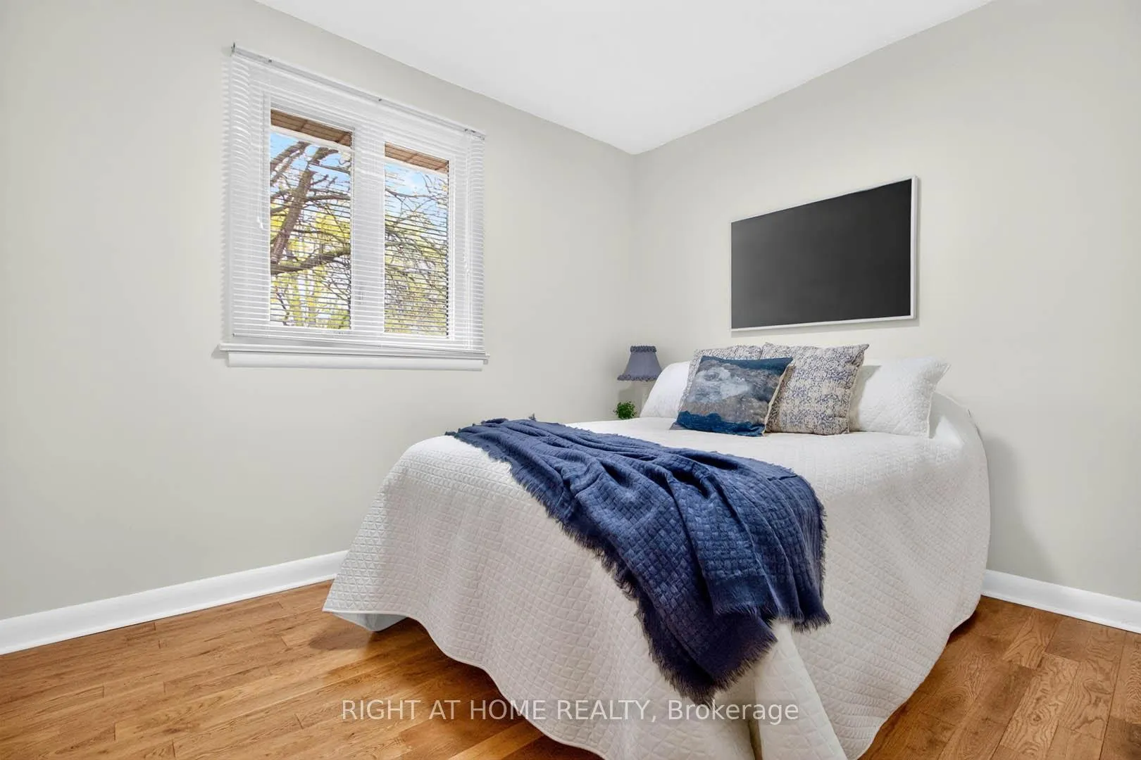 Photo 17 of 874 Francis Road, Burlington, LaSalle — HOMEH