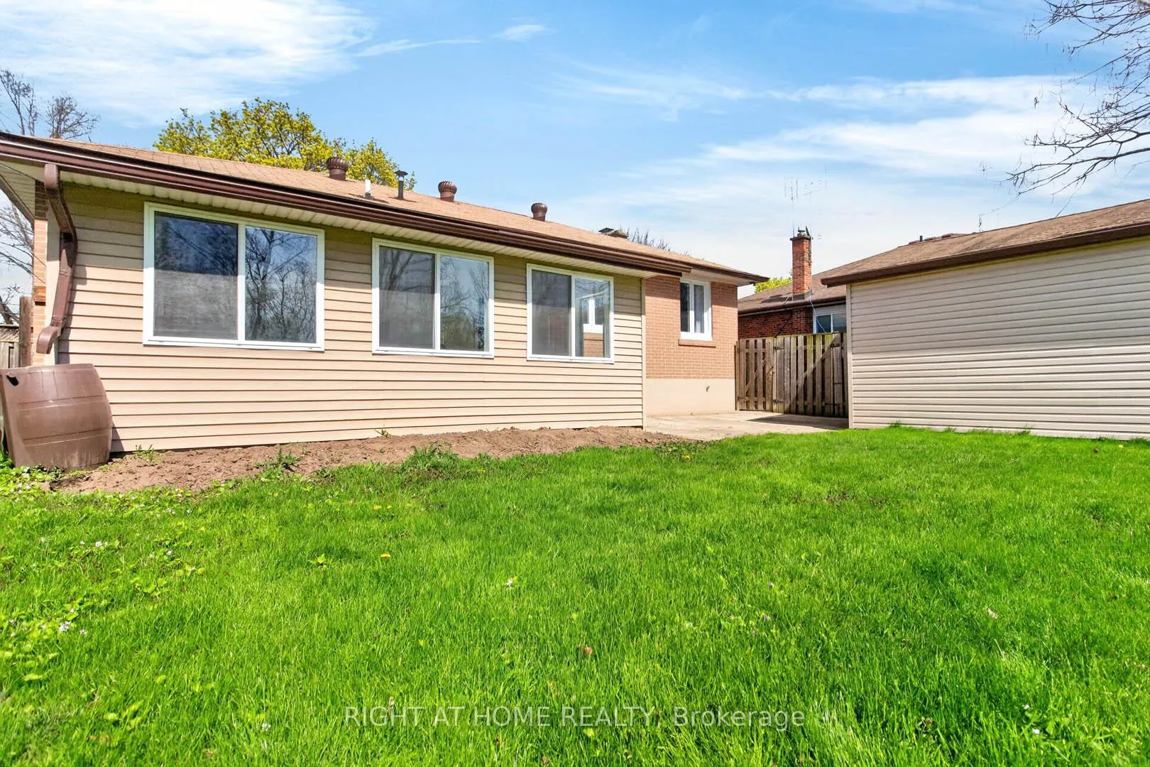 Photo 31 of 874 Francis Road, Burlington, LaSalle — HOMEH