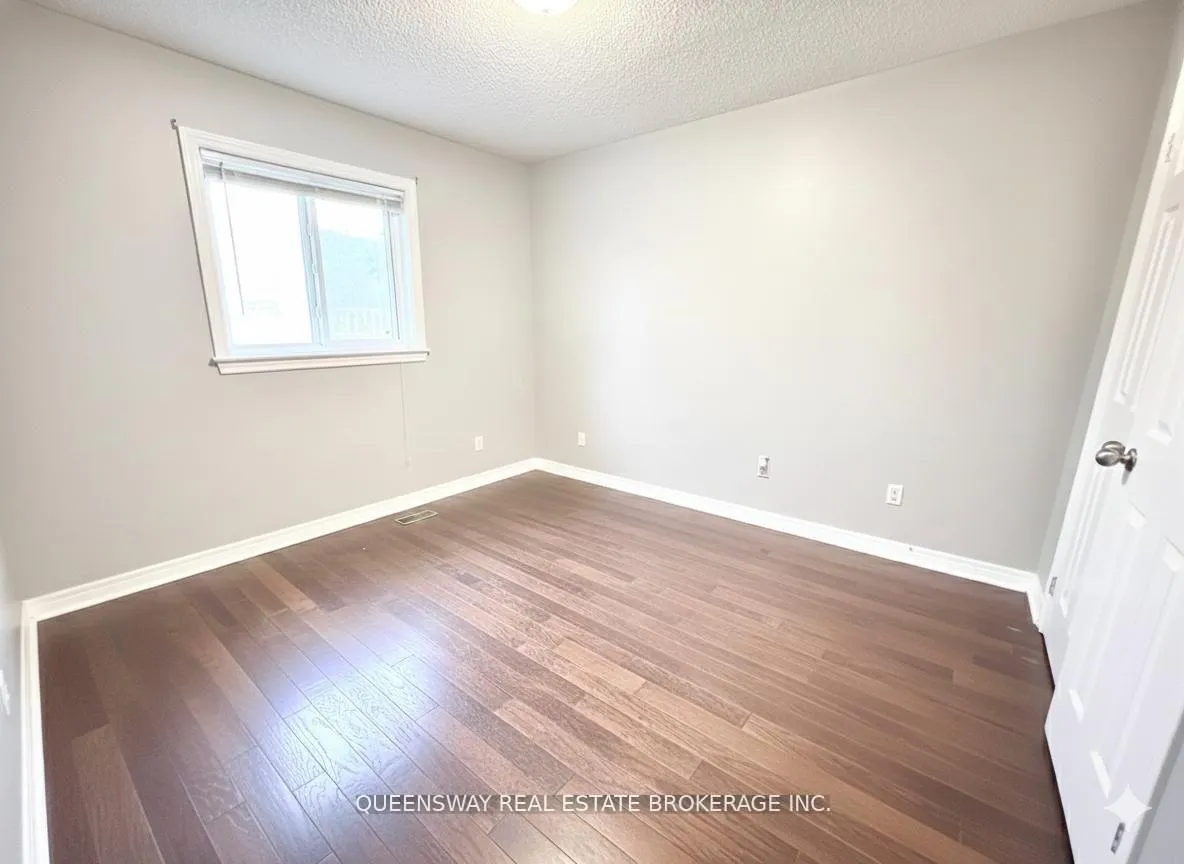 Photo 4 of 1-271 Ryerson Crescent, Oshawa, Samac — HOMEH