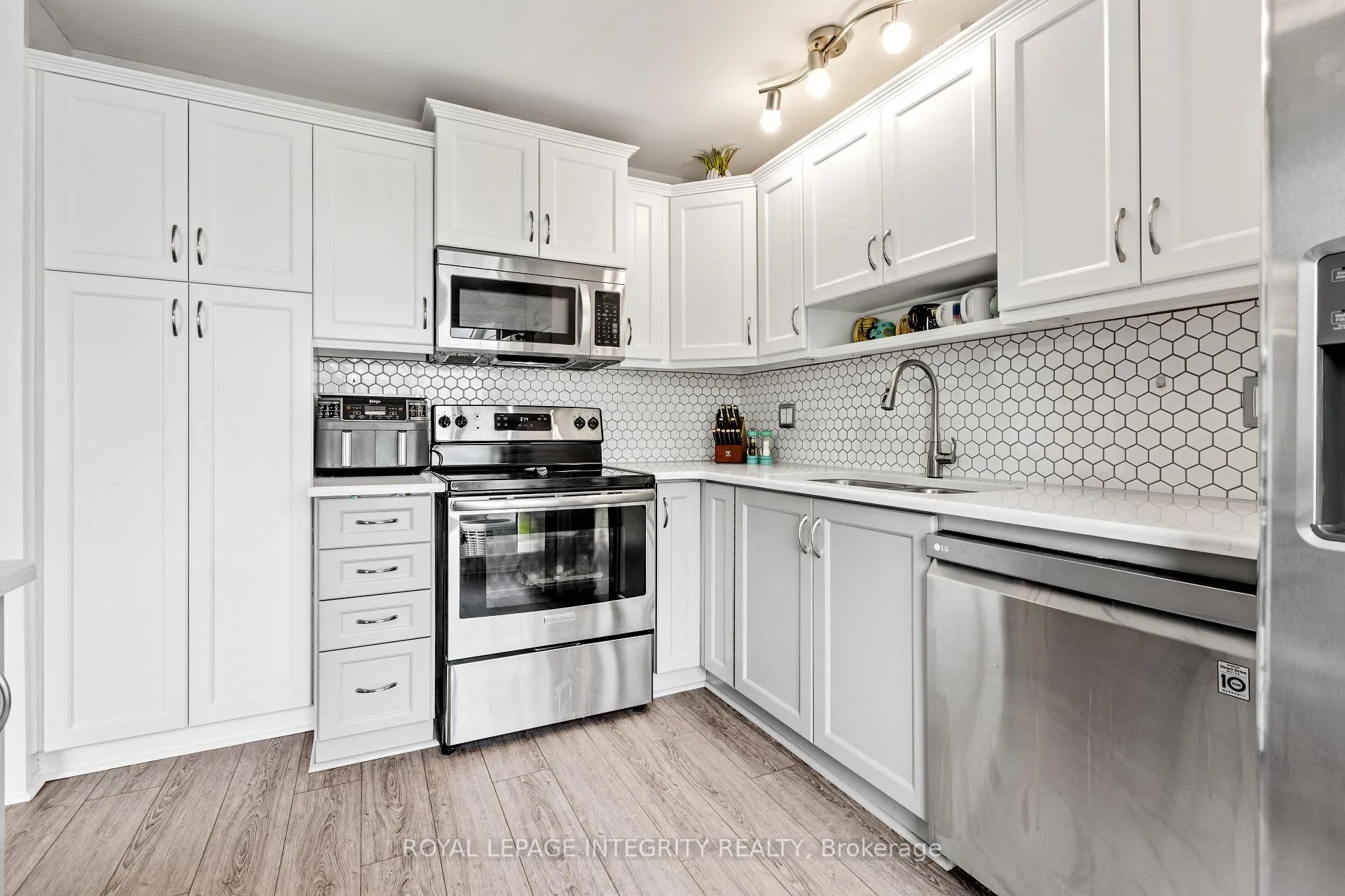 Photo 13 of 1483 Launay Avenue, Ottawa, Fallingbrook/Pineridge — HOMEH