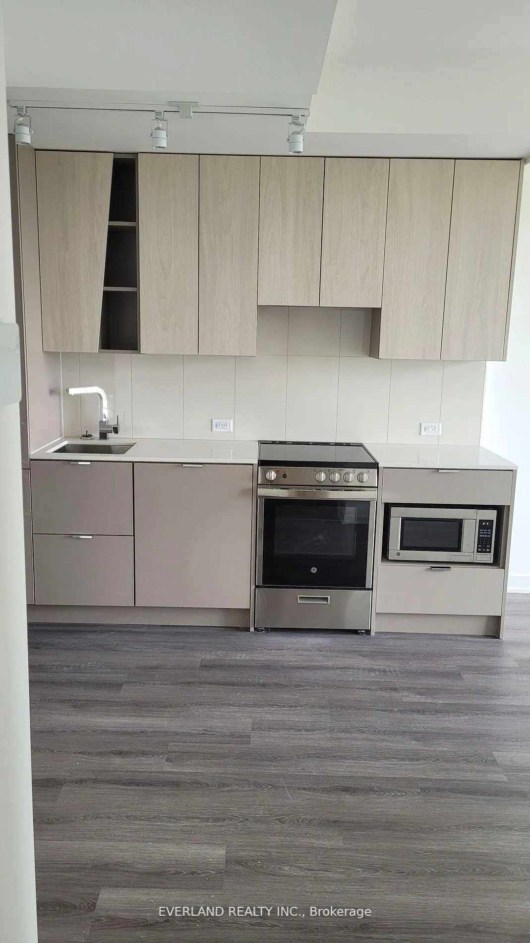 Photo 1 of Unit 908, 3883 Quartz Road, Mississauga, City Centre — HOMEH