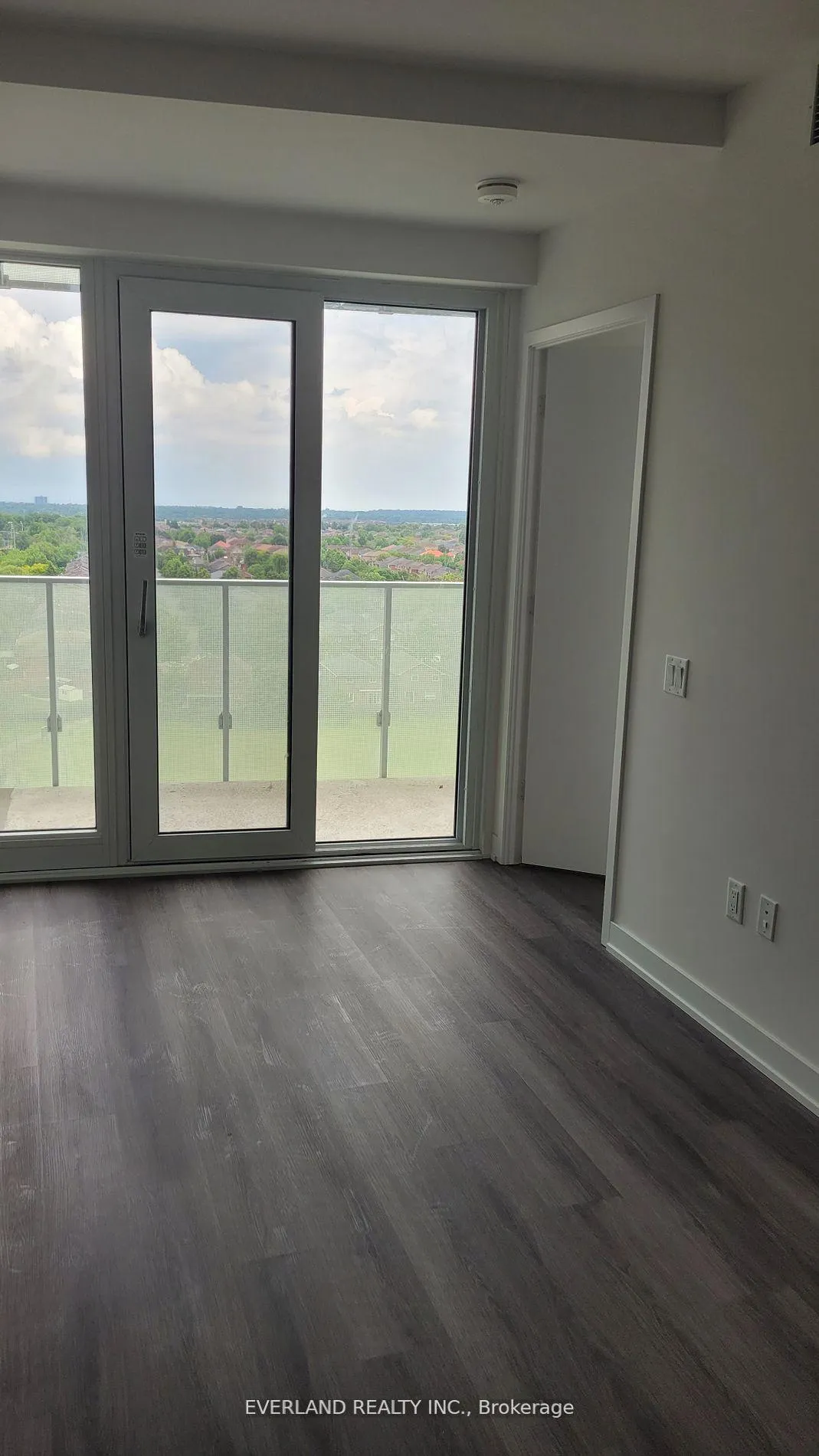 Photo 2 of Unit 908, 3883 Quartz Road, Mississauga, City Centre — HOMEH