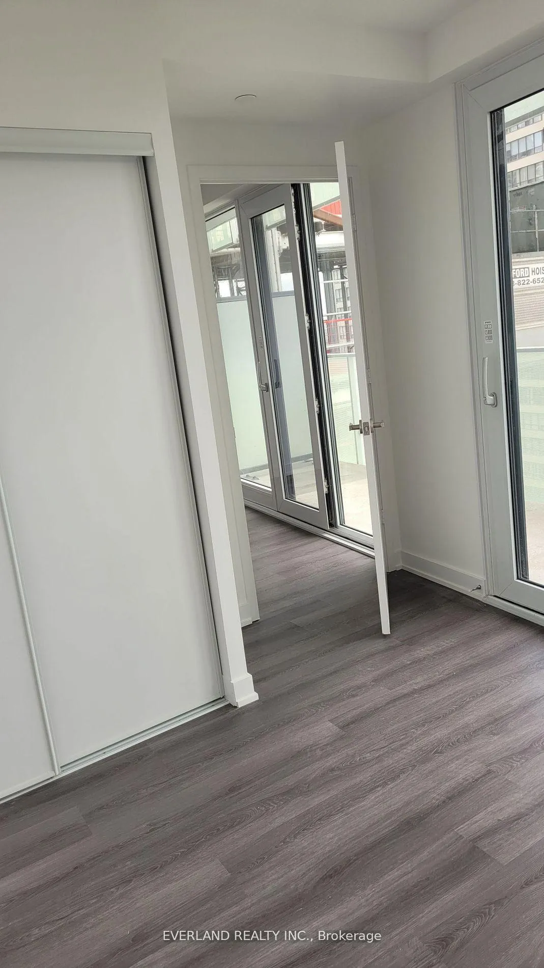Photo 3 of Unit 908, 3883 Quartz Road, Mississauga, City Centre — HOMEH