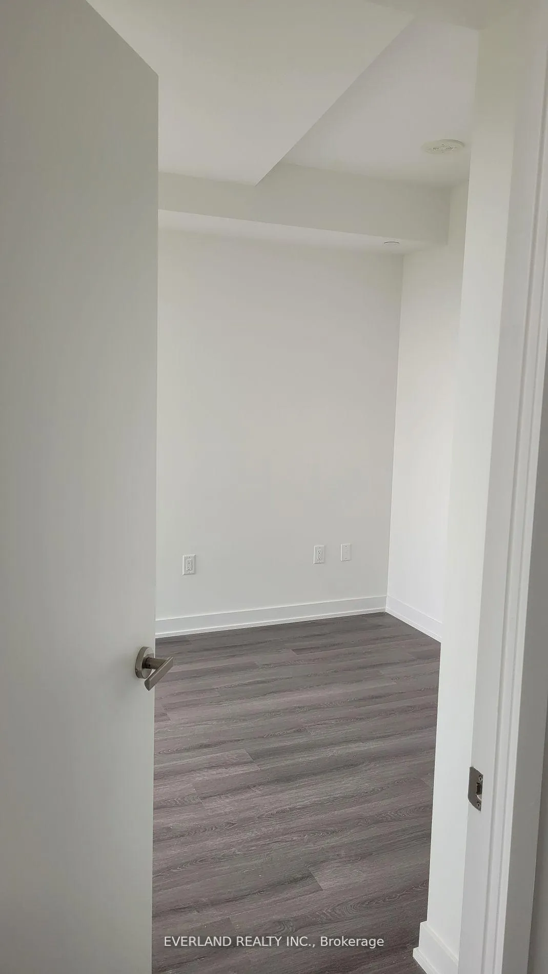 Photo 4 of Unit 908, 3883 Quartz Road, Mississauga, City Centre — HOMEH