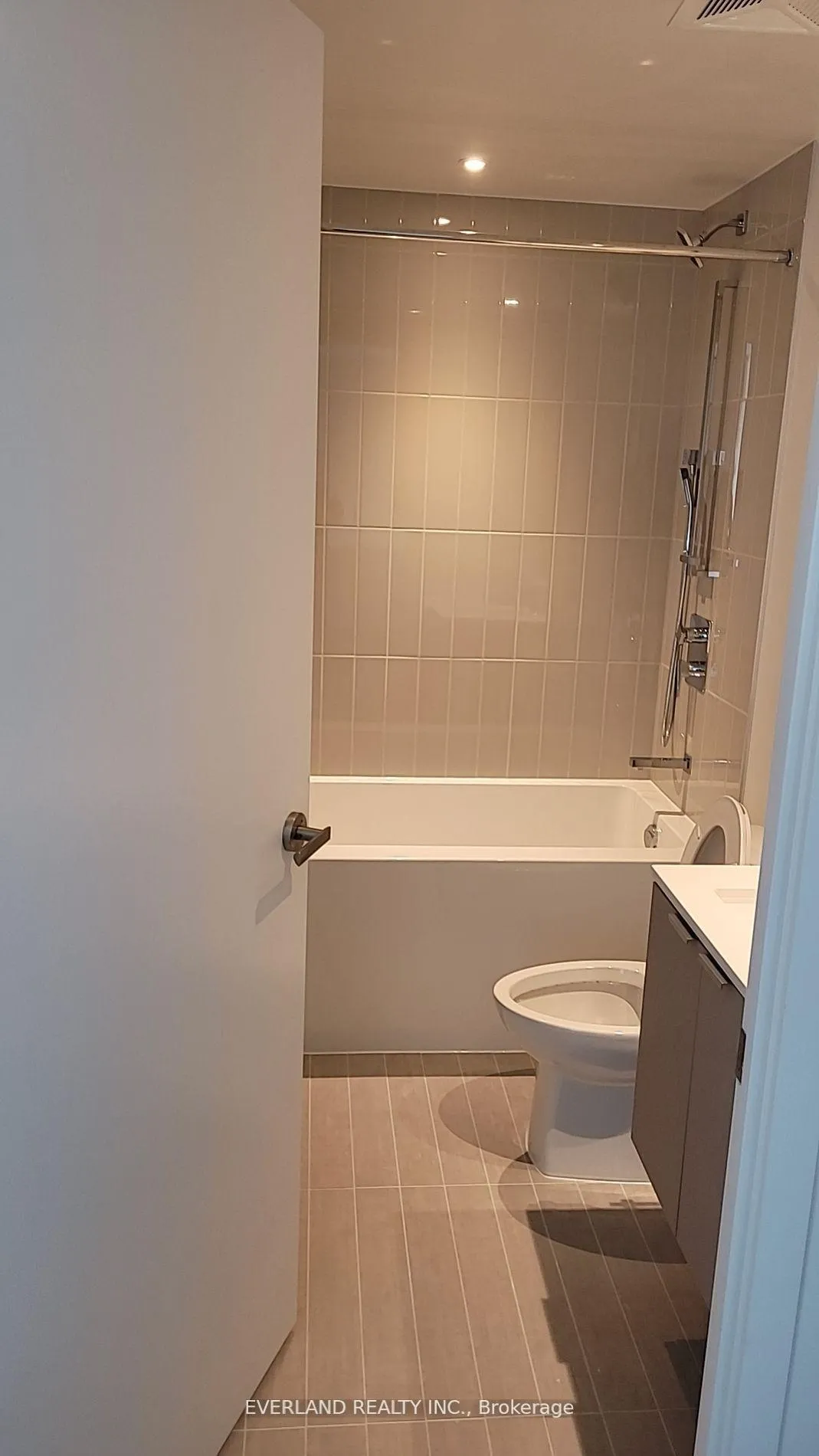 Photo 5 of Unit 908, 3883 Quartz Road, Mississauga, City Centre — HOMEH