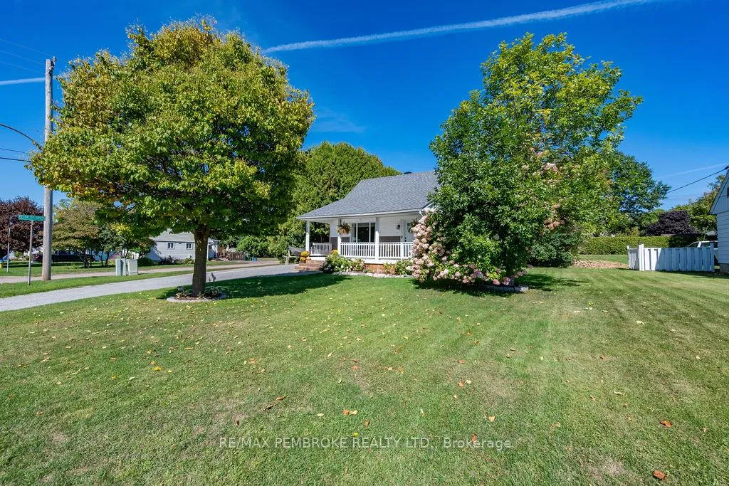Photo 3 of 325 Chamberlain Street, Pembroke — HOMEH
