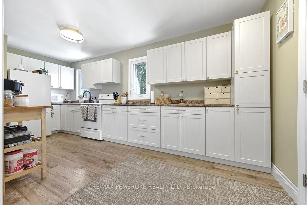 Photo 5 of 325 Chamberlain Street, Pembroke — HOMEH