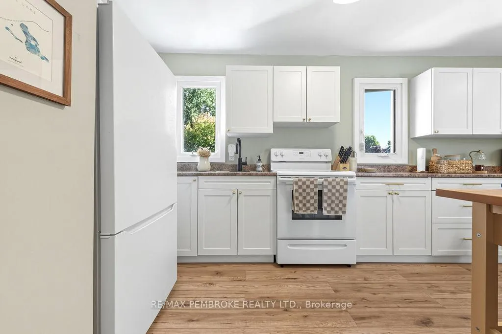 Photo 8 of 325 Chamberlain Street, Pembroke — HOMEH