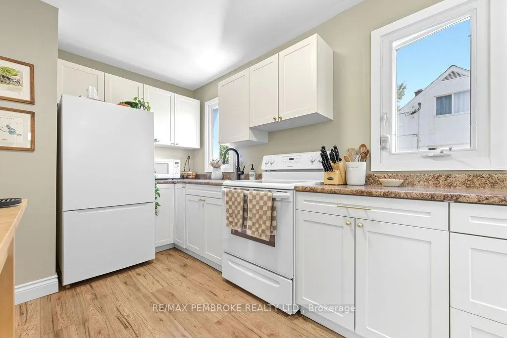 Photo 11 of 325 Chamberlain Street, Pembroke — HOMEH