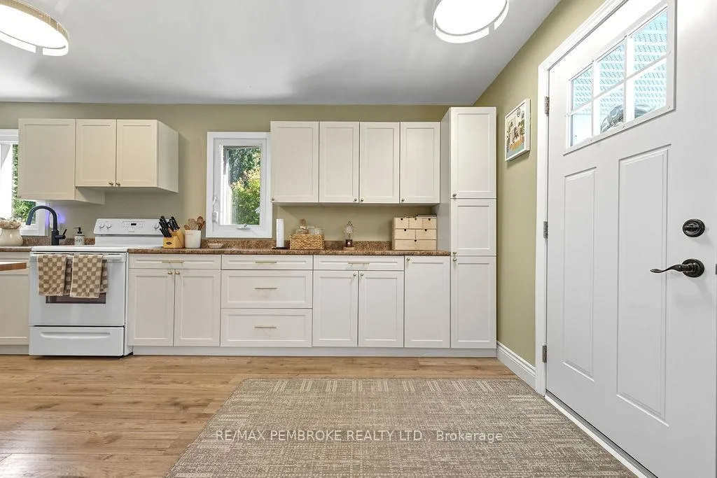 Photo 12 of 325 Chamberlain Street, Pembroke — HOMEH