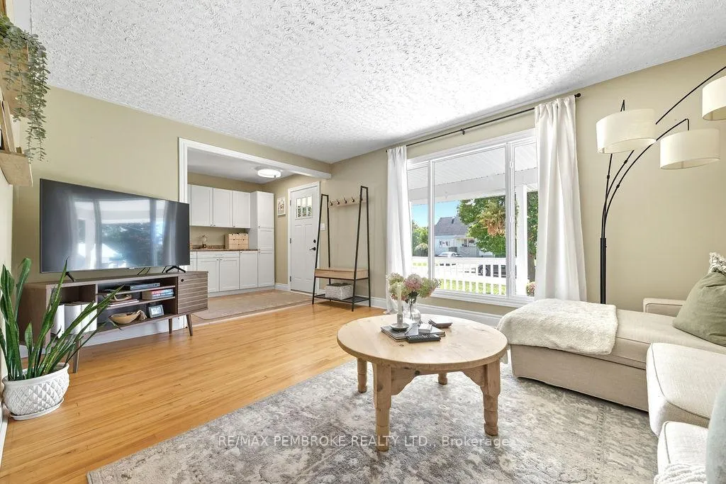 Photo 13 of 325 Chamberlain Street, Pembroke — HOMEH