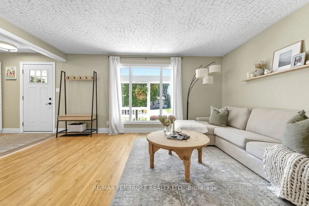 Photo 16 of 325 Chamberlain Street, Pembroke — HOMEH