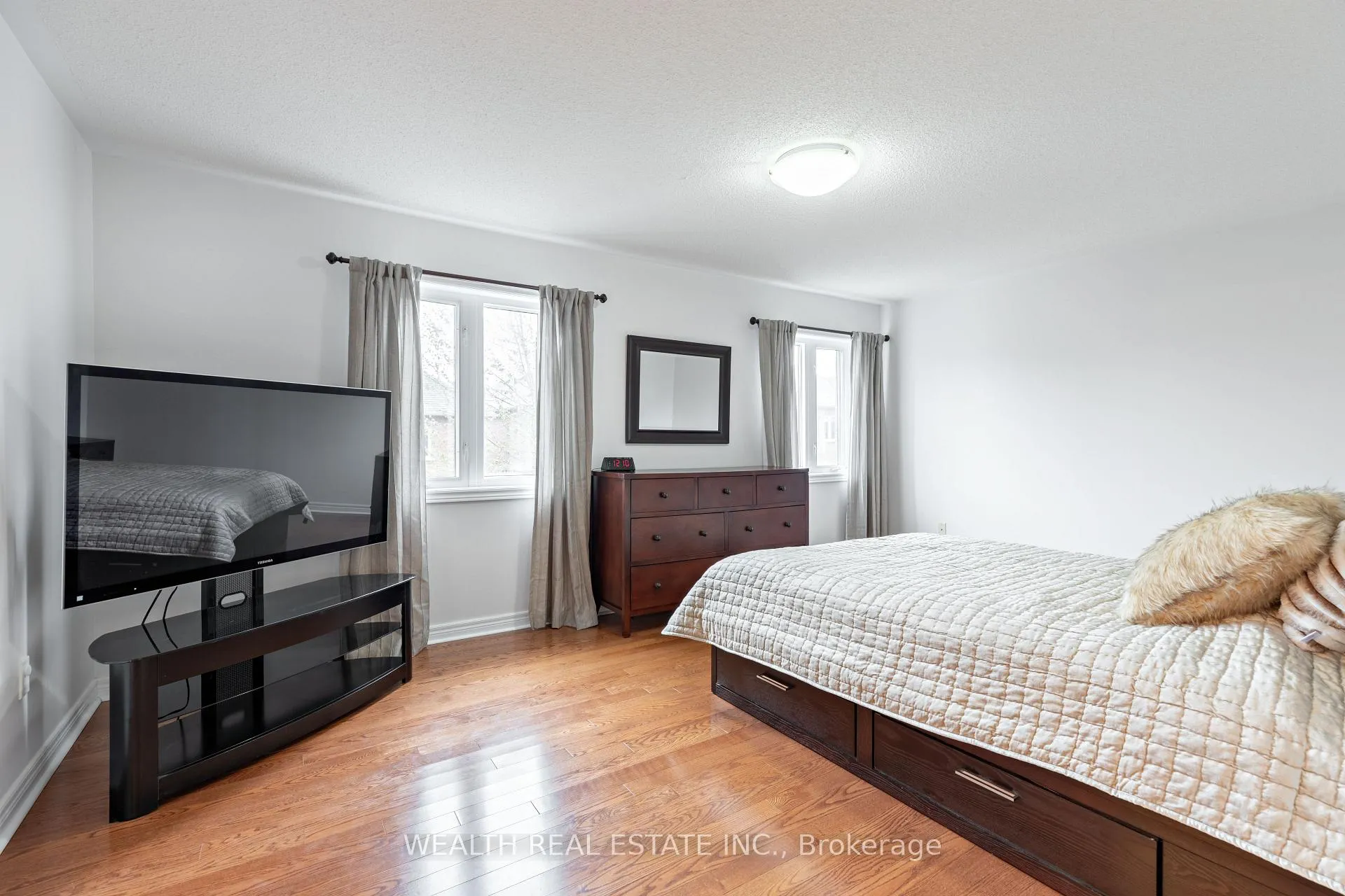 Photo 16 of 65 Burgundy Trail, Vaughan, Patterson — HOMEH