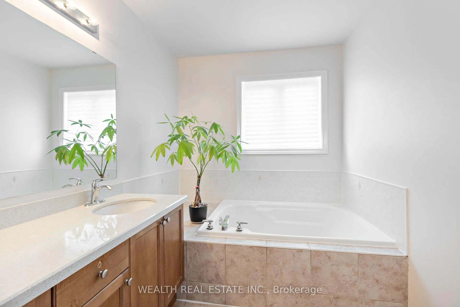 Photo 18 of 65 Burgundy Trail, Vaughan, Patterson — HOMEH
