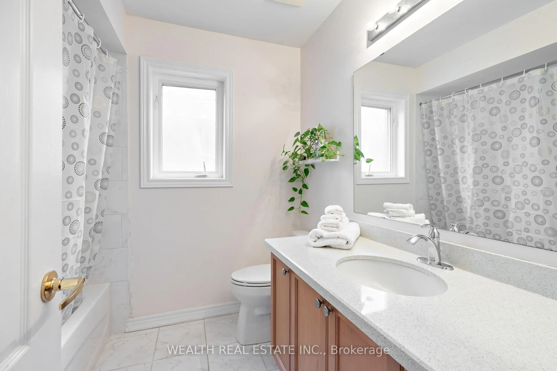 Photo 22 of 65 Burgundy Trail, Vaughan, Patterson — HOMEH