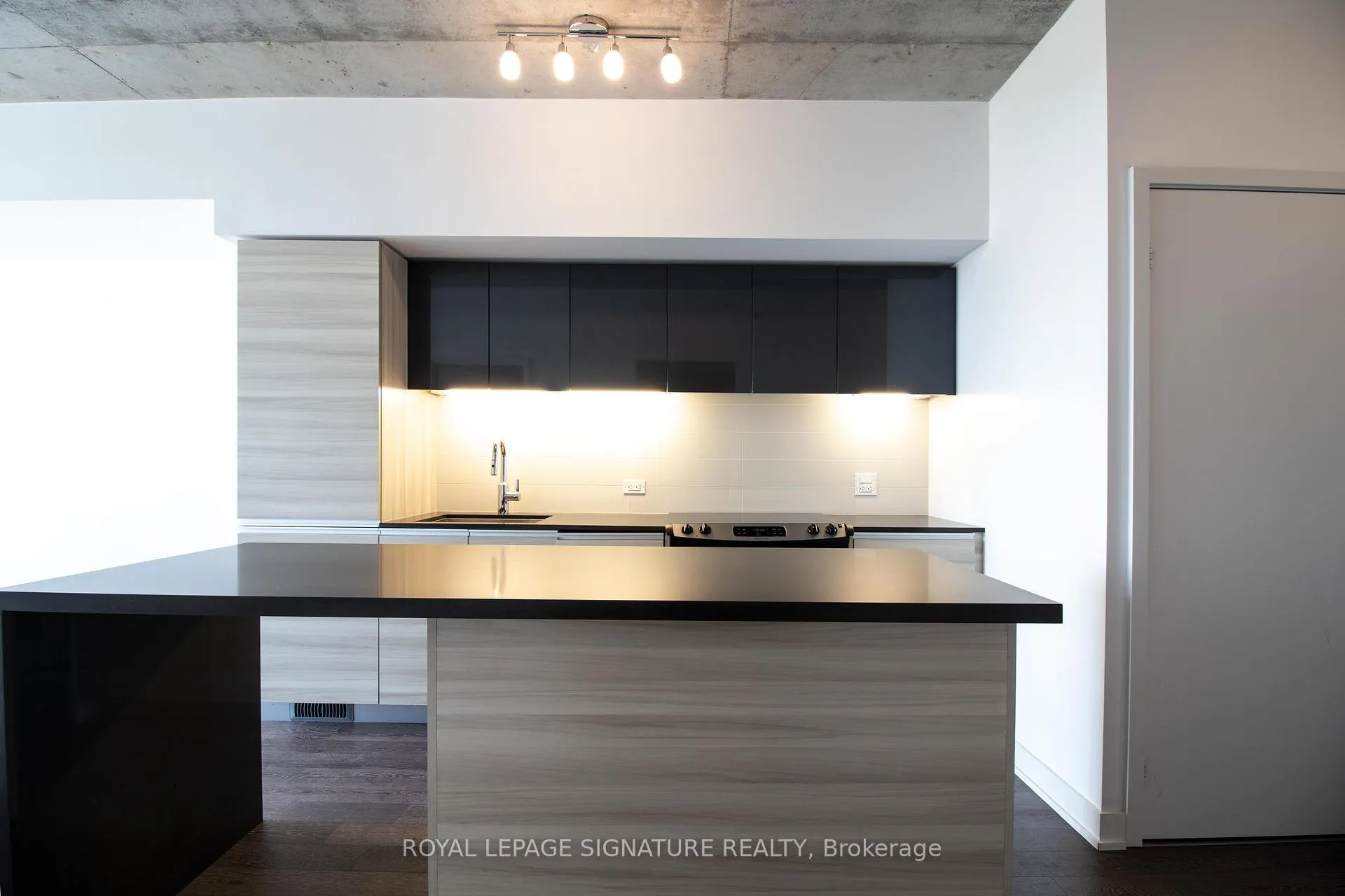 Photo 4 of Unit 1004, 1190 Dundas Street E, Toronto, South Riverdale — HOMEH
