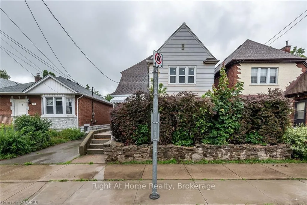 Photo of Unit 2 Room #1, 104 Longwood Road S