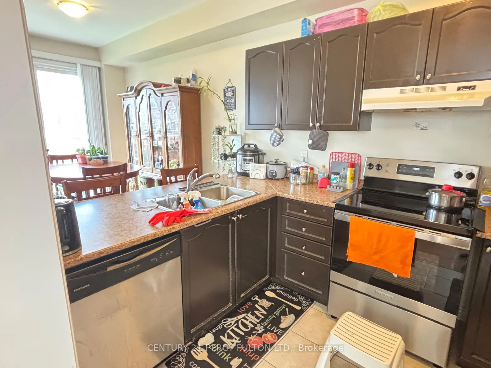 Photo 7 of 4 Nimes Avenue, Markham, Berczy — HOMEH